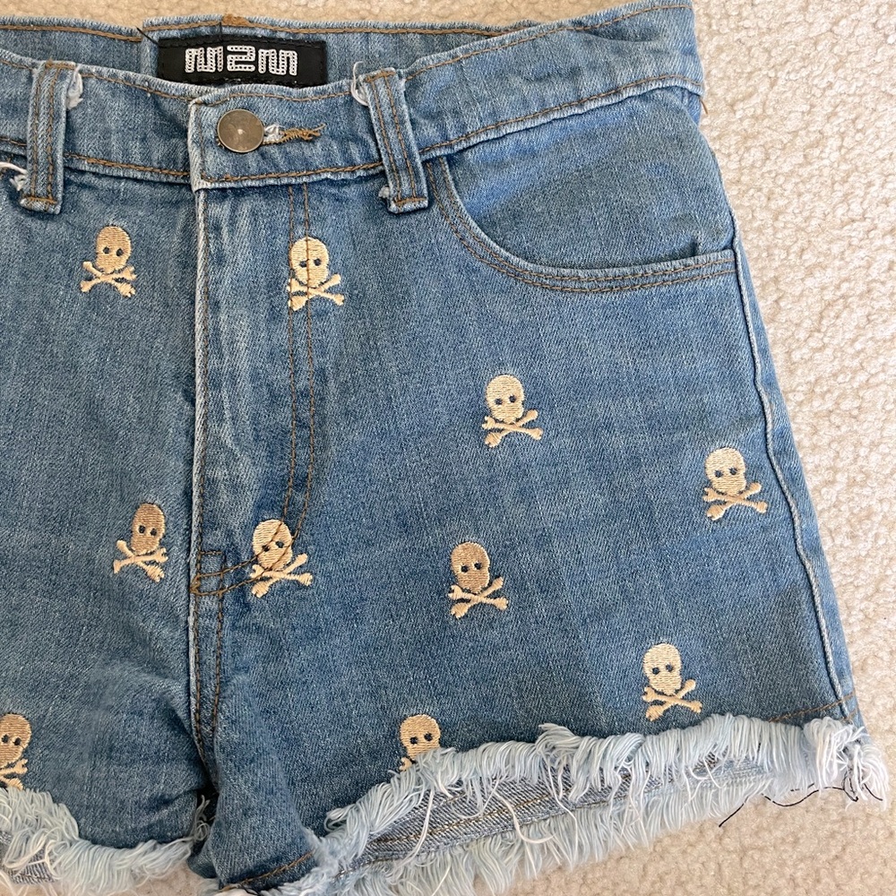 SKULL JEAN SHORTS | Size: 2